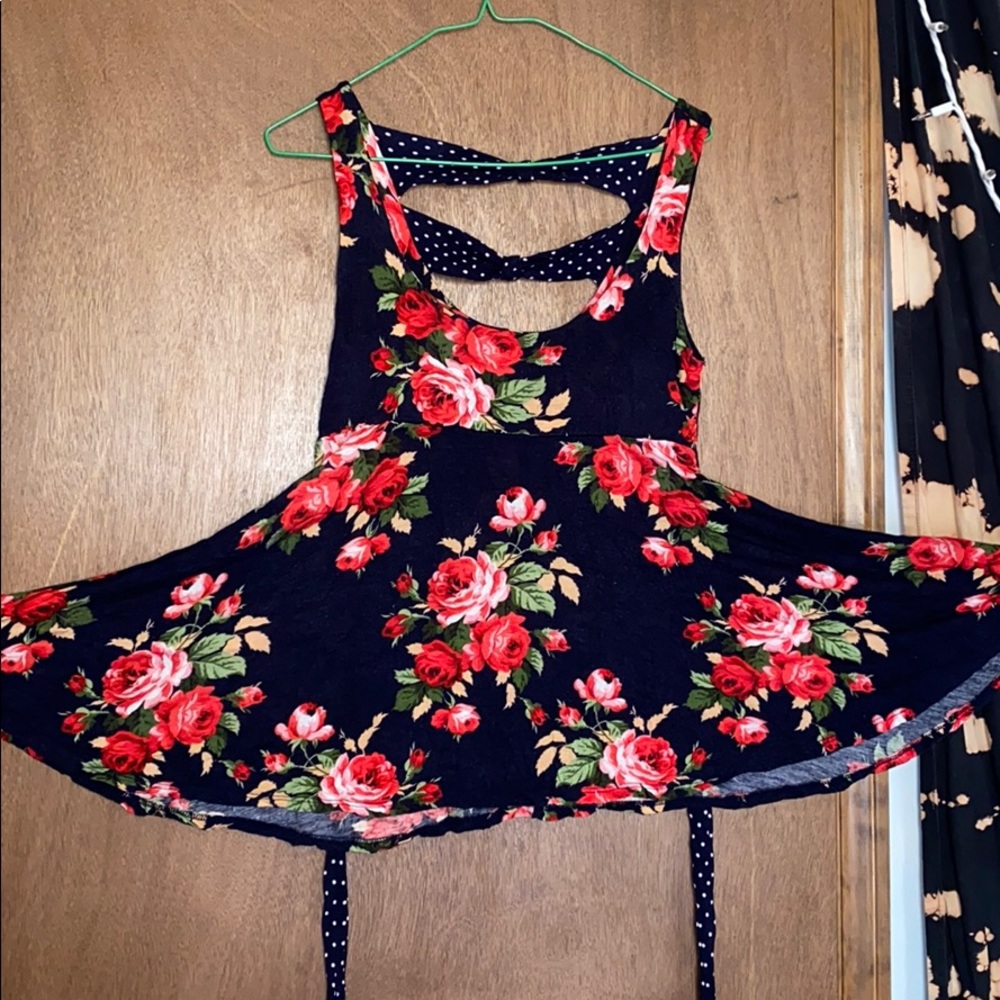 Floral Flowy Cutout Tank Top Forever21 (S) Rayon